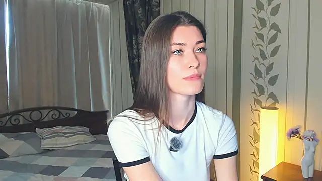 Snapshot of JulissaLipoma chatting on June 4, 2026, 7:25 am JulissaLipoma online show from June 4, 2026, 7:25 am