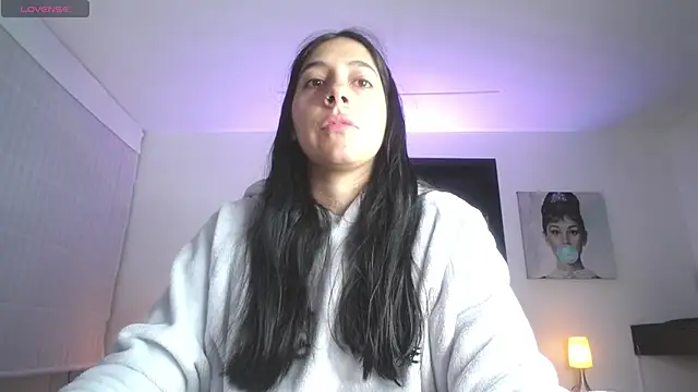 Snapshot of Melannyy_V chatting on May 27, 2026, 1:19 pm Melannyy V online show from May 27, 2026, 1:19 pm