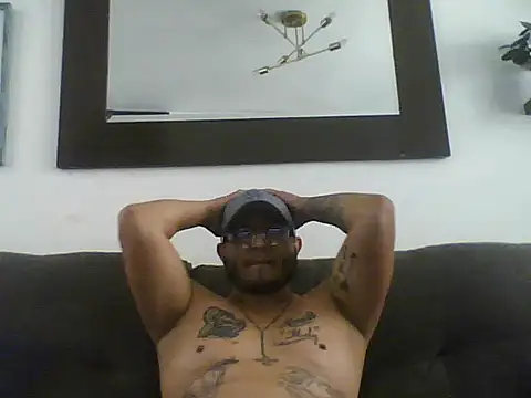 Snapshot of HOTB0Y18 chatting on April 14, 2026, 7:42 pm HOTB0Y18 online show from April 14, 2026, 7:42 pm