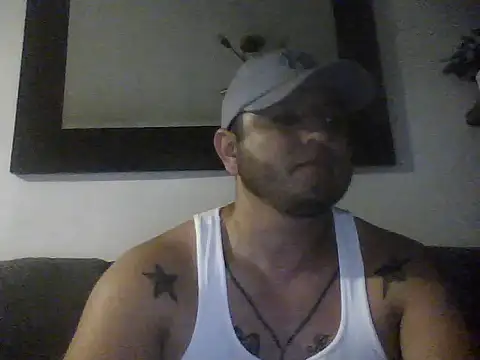 Snapshot of HOTB0Y18 chatting on April 22, 2026, 7:11 am HOTB0Y18 online show from April 22, 2026, 7:11 am