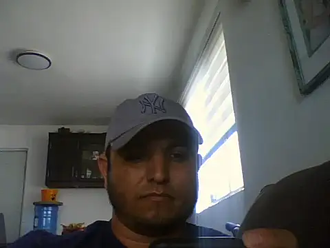 Snapshot of HOTB0Y18 chatting on April 24, 2026, 6:21 pm HOTB0Y18 online show from April 24, 2026, 6:21 pm