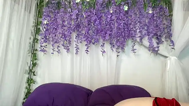 Snapshot of ElfGirlAna chatting on July 3, 2026, 2:56 pm ElfGirlAna online show from July 3, 2026, 2:56 pm