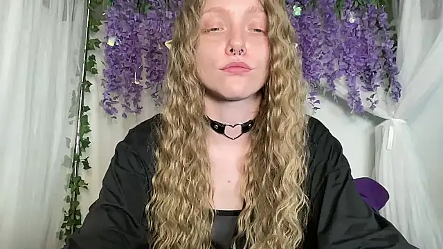 Snapshot of ElfGirlAna chatting on July 8, 2026, 3:05 pm ElfGirlAna online show from July 8, 2026, 3:05 pm
