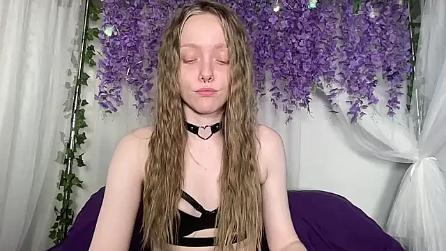 Snapshot of ElfGirlAna chatting on July 15, 2026, 2:55 pm ElfGirlAna online show from July 15, 2026, 2:55 pm