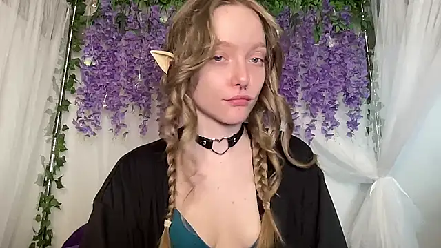 Snapshot of ElfGirlAna chatting on July 16, 2026, 2:45 pm ElfGirlAna online show from July 16, 2026, 2:45 pm