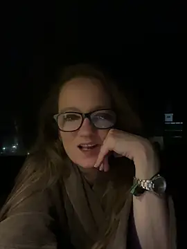 LizzieZ1975 online show from May 2, 2026, 10:48 pm