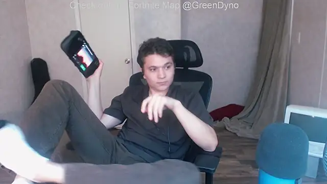 Snapshot of GreenDynomite chatting on July 13, 2026, 5:16 pm GreenDynomite online show from July 13, 2026, 5:16 pm