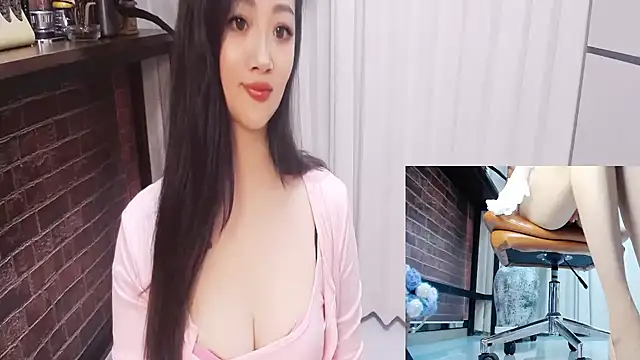 Snapshot of Latte-01 chatting on July 1, 2026, 2:51 pm Latte-01 online show from July 1, 2026, 2:51 pm
