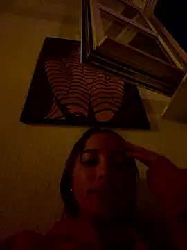 Sexyandtiny online show from May 4, 2026, 7:43 pm