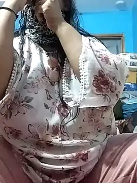 Snapshot of MoonlightMira chatting on June 29, 2026, 5:25 am MoonlightMira online show from June 29, 2026, 5:25 am