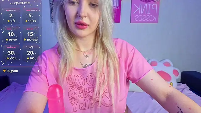 Snapshot of BlondieSummer chatting on July 7, 2026, 6:12 pm BlondieSummer online show from July 7, 2026, 6:12 pm
