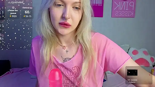 Snapshot of BlondieSummer chatting on July 9, 2026, 6:12 pm BlondieSummer online show from July 9, 2026, 6:12 pm