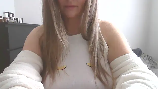 Snapshot of Goddess-GraceX chatting on April 17, 2026, 2:09 pm Goddess-GraceX online show from April 17, 2026, 2:09 pm