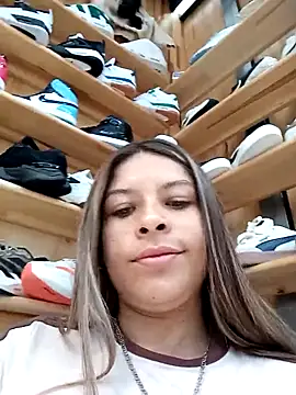 alanna6950 online show from May 1, 2026, 4:33 pm
