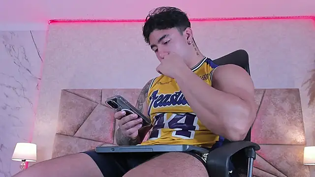 Snapshot of Zane_cruz chatting on June 25, 2026, 1:15 pm Zane cruz online show from June 25, 2026, 1:15 pm