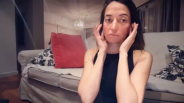 callmeCarlota online show from March 19, 2026, 7:18 pm