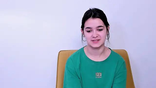 Snapshot of LuciKardos chatting on March 21, 2026, 7:57 am LuciKardos online show from March 21, 2026, 7:57 am