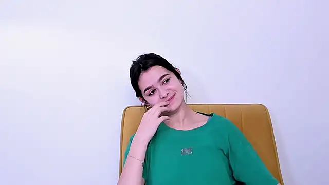 Snapshot of LuciKardos chatting on March 21, 2026, 8:19 am LuciKardos online show from March 21, 2026, 8:19 am