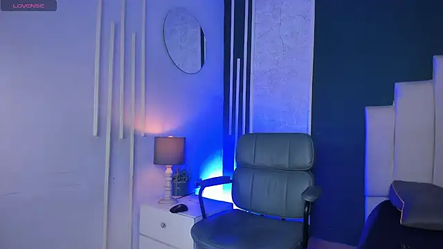 Snapshot of Alix_Cross chatting on May 3, 2026, 12:22 pm Alix Cross online show from May 3, 2026, 12:22 pm