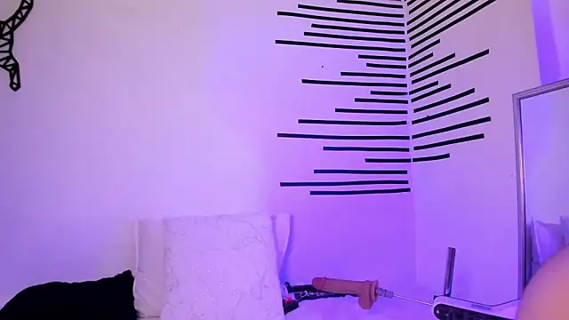 Snapshot of LindaCatalina_ chatting on May 28, 2026, 12:57 pm LindaCatalina online show from May 28, 2026, 12:57 pm
