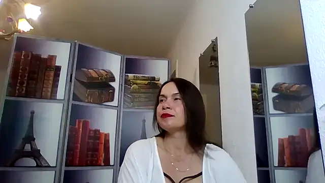 Snapshot of Selena_Moo chatting on May 6, 2026, 8:19 am Selena Moo online show from May 6, 2026, 8:19 am