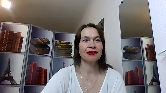 Snapshot of Selena_Moo chatting on May 18, 2026, 8:09 am Selena Moo online show from May 18, 2026, 8:09 am