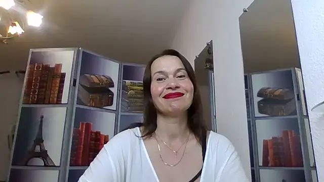 Snapshot of Selena_Moo chatting on May 20, 2026, 8:04 pm Selena Moo online show from May 20, 2026, 8:04 pm