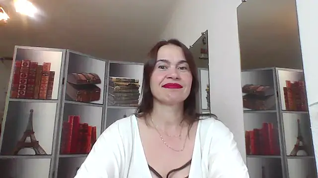 Snapshot of Selena_Moo chatting on June 1, 2026, 1:35 pm Selena Moo online show from June 1, 2026, 1:35 pm