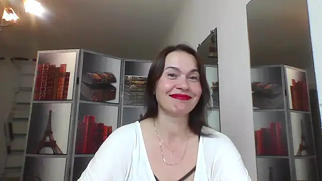 Snapshot of Selena_Moo chatting on June 2, 2026, 11:56 am Selena Moo online show from June 2, 2026, 11:56 am