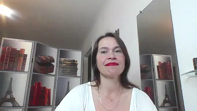 Snapshot of Selena_Moo chatting on June 4, 2026, 3:07 pm Selena Moo online show from June 4, 2026, 3:07 pm