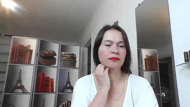 Snapshot of Selena_Moo chatting on June 7, 2026, 9:35 am Selena Moo online show from June 7, 2026, 9:35 am