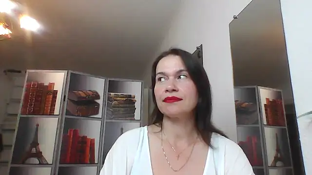 Snapshot of Selena_Moo chatting on June 16, 2026, 10:07 am Selena Moo online show from June 16, 2026, 10:07 am