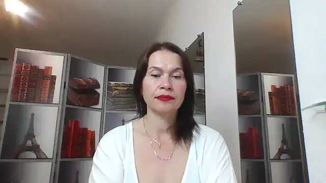 Snapshot of Selena_Moo chatting on June 19, 2026, 9:24 am Selena Moo online show from June 19, 2026, 9:24 am