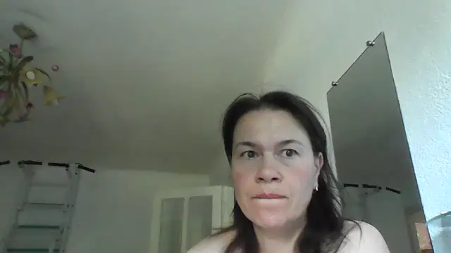 Snapshot of Selena_Moo chatting on July 17, 2026, 5:14 am Selena Moo online show from July 17, 2026, 5:14 am