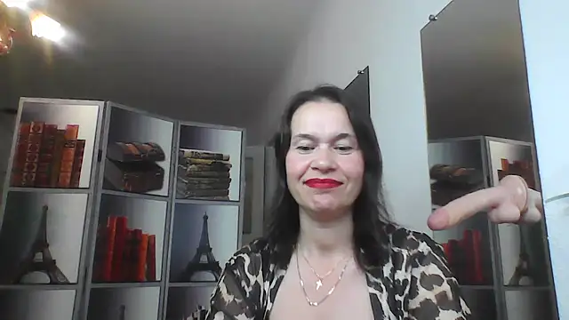 Snapshot of Selena_Moo chatting on July 28, 2026, 7:39 pm Selena Moo online show from July 28, 2026, 7:39 pm