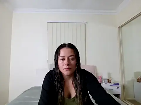 AnyraVelvet online show from April 20, 2026, 7:48 pm