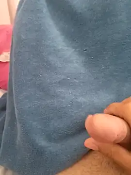 Snapshot of AloneAlone235 chatting on March 20, 2026, 12:21 pm AloneAlone235 online show from March 20, 2026, 12:21 pm