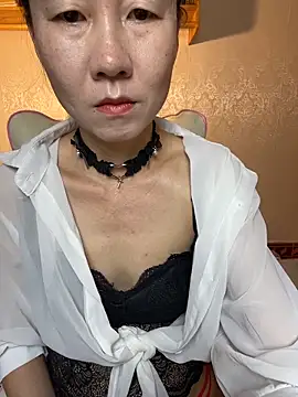 lilysister66 online show from April 24, 2026, 2:41 pm