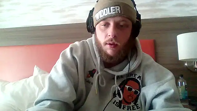alejandro69420 online show from April 6, 2026, 7:37 pm