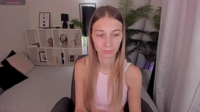 LauraPurr online show from July 16, 2026, 6:30 am