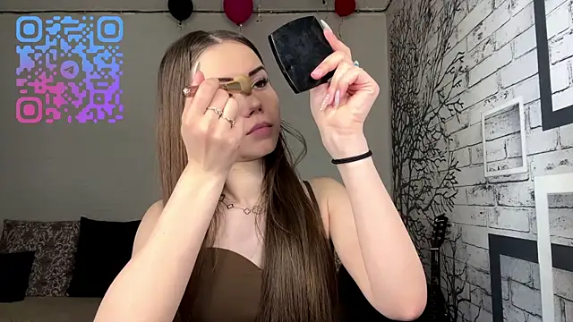 ElmiraDabato online show from April 19, 2026, 5:18 am