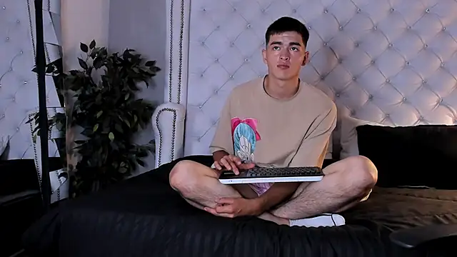 Snapshot of Xander_Noir chatting on March 30, 2026, 7:26 pm Xander Noir online show from March 30, 2026, 7:26 pm