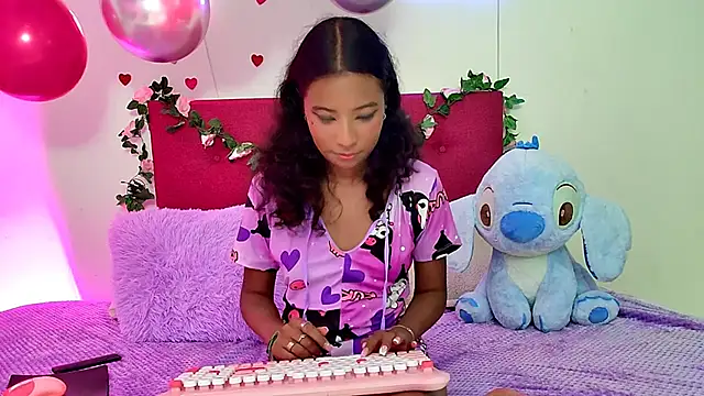 Snapshot of Ellie_Cute7 chatting on June 11, 2026, 7:34 pm Ellie Cute7 online show from June 11, 2026, 7:34 pm