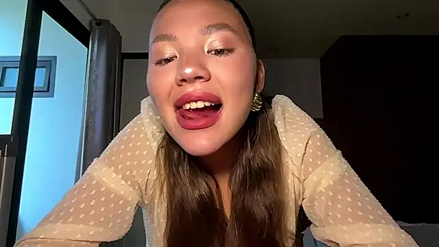 Snapshot of kamila_18_french chatting on April 6, 2026, 2:31 am kamila 18 french online show from April 6, 2026, 2:31 am