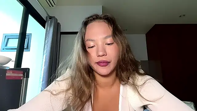 Snapshot of kamila_18_french chatting on April 19, 2026, 5:07 am kamila 18 french online show from April 19, 2026, 5:07 am