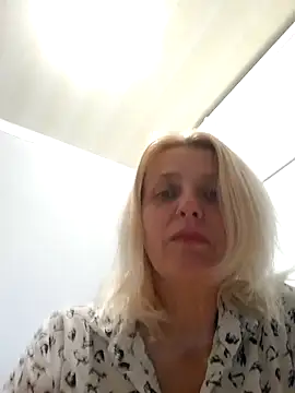MiaLove183 online show from May 14, 2026, 1:51 pm
