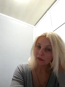 MiaLove183 online show from June 6, 2026, 11:37 am