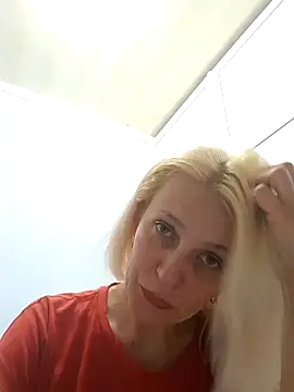 MiaLove183 online show from June 9, 2026, 1:56 pm