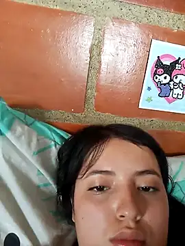 Snapshot of violetascottt chatting on April 3, 2026, 3:32 pm violetascottt online show from April 3, 2026, 3:32 pm