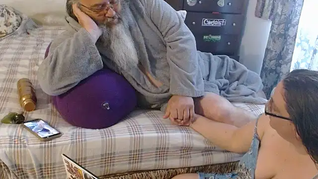 DaddyandMuffin online show from March 27, 2026, 9:25 pm